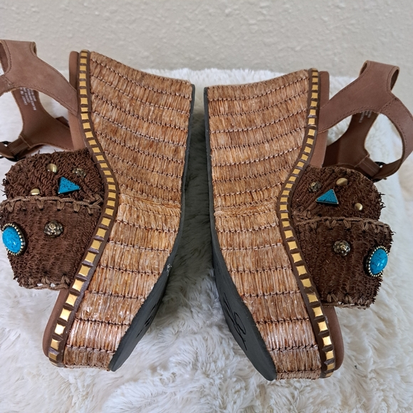 Brand new OTBT wedge sandals - Picture 8 of 10